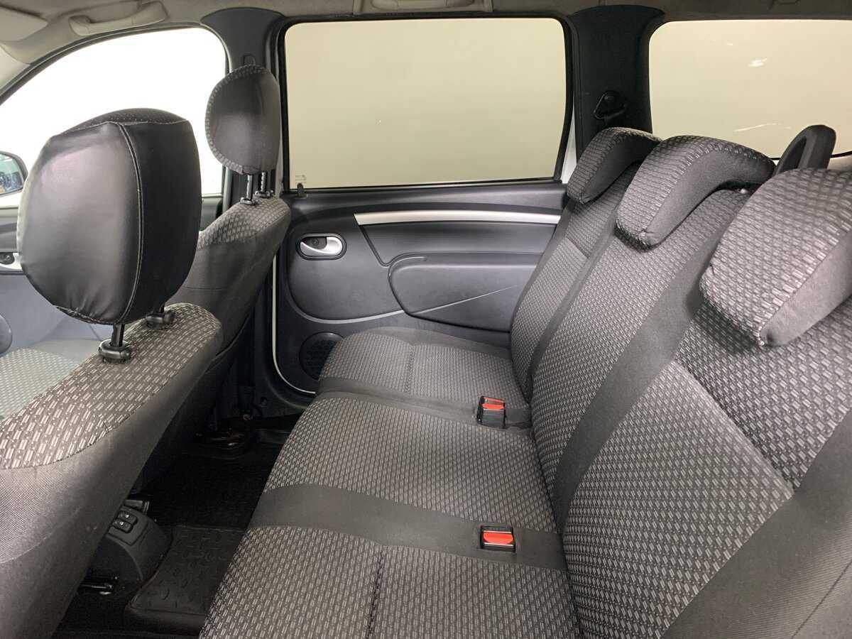 Lada (ВАЗ) Largus с пробегом — 2016 год. Фото: #17