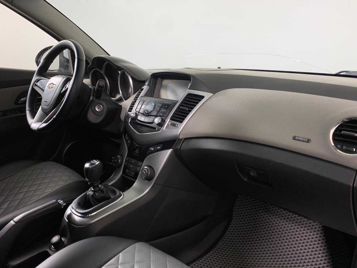 Chevrolet Cruze с пробегом — 2012 год. Фото: #13