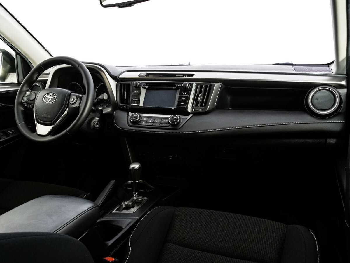 Toyota RAV4 с пробегом — 2015 год. Фото: #6