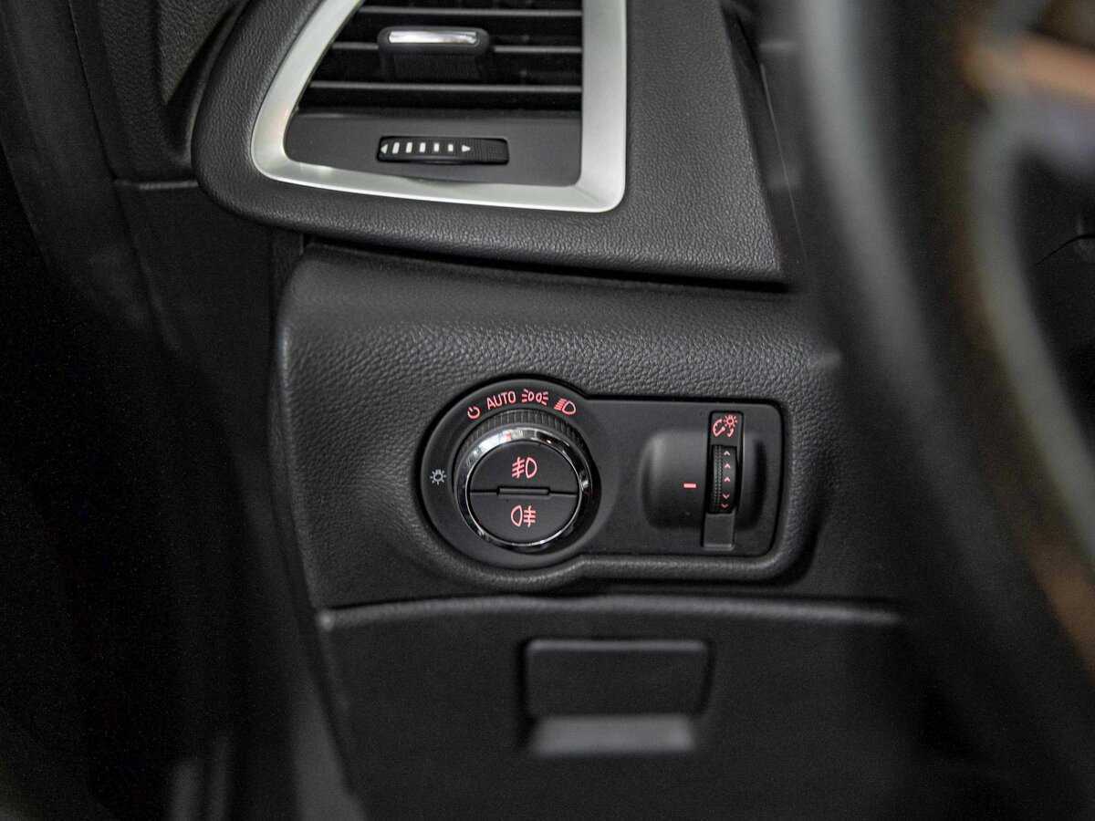 Opel Astra с пробегом — 2012 год. Фото: #10