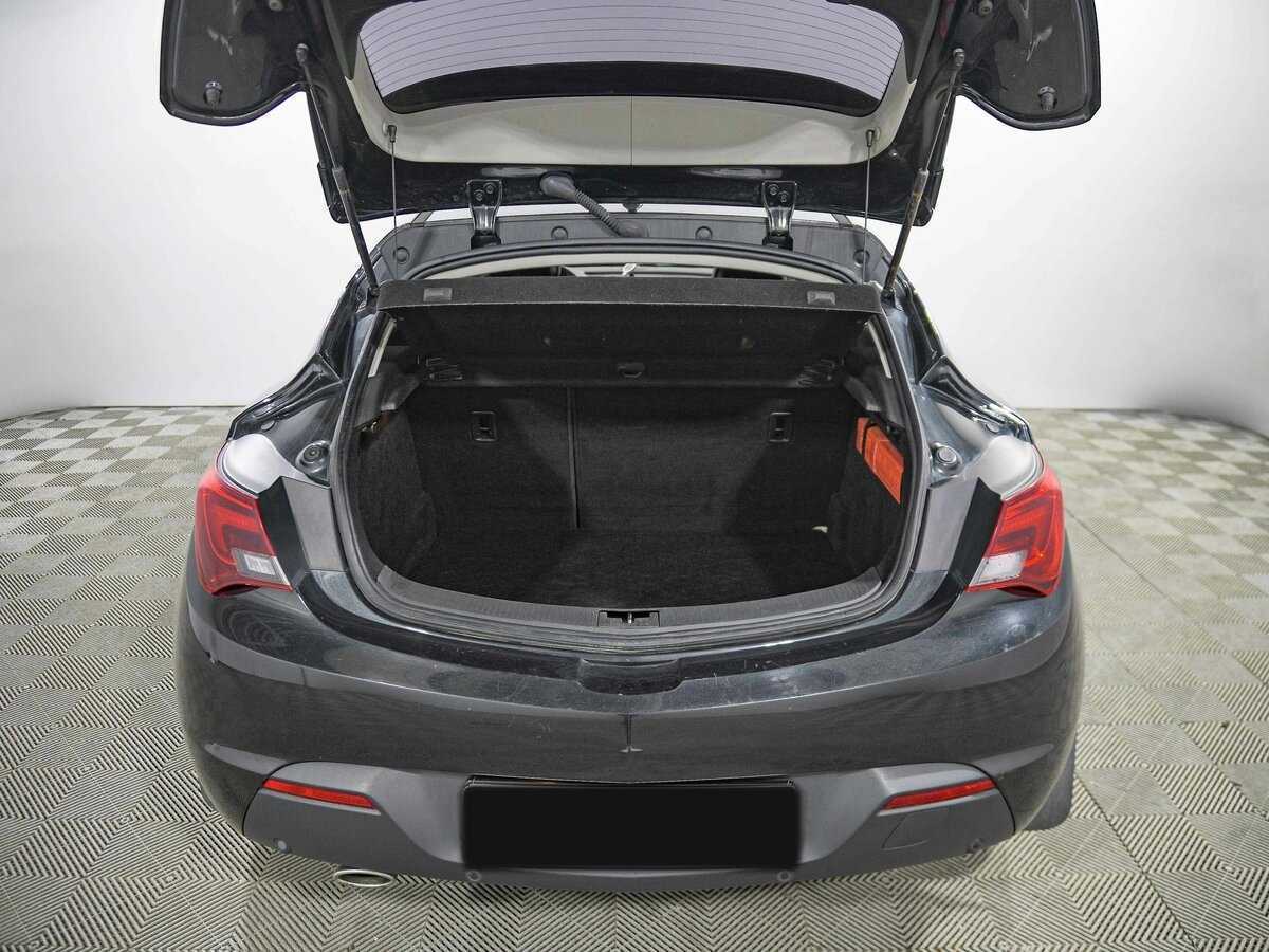 Opel Astra с пробегом — 2012 год. Фото: #14