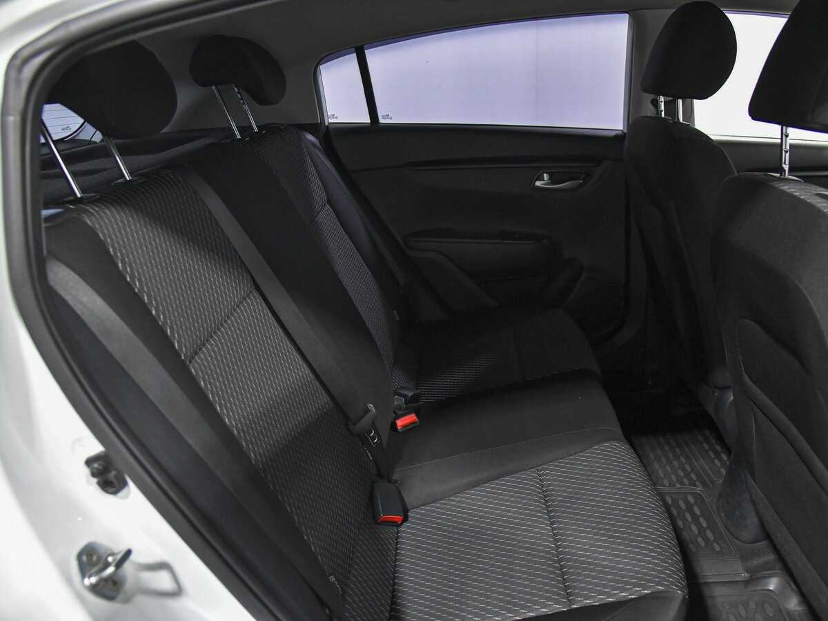 Kia Rio с пробегом — 2018 год. Фото: #13