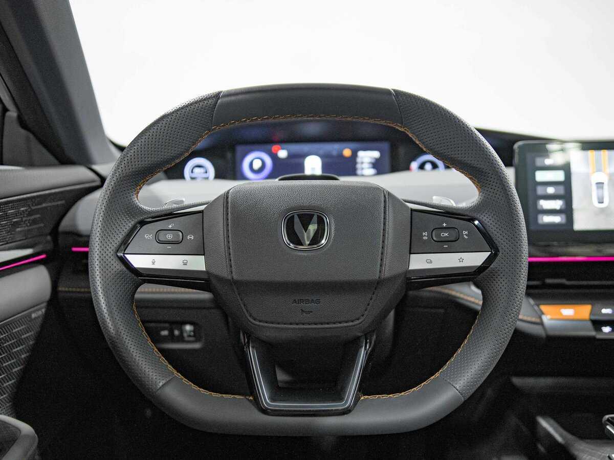 Changan UNI-V с пробегом — 2023 год. Фото: #7