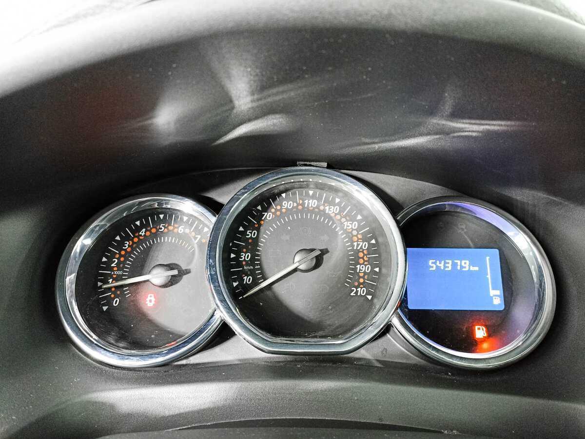 Renault Sandero с пробегом — 2014 год. Фото: #11