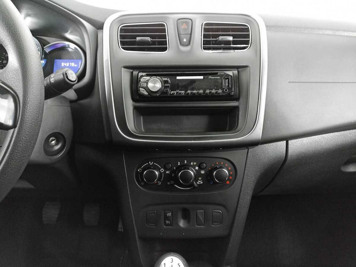 Renault Sandero с пробегом — 2014 год. Фото: #13