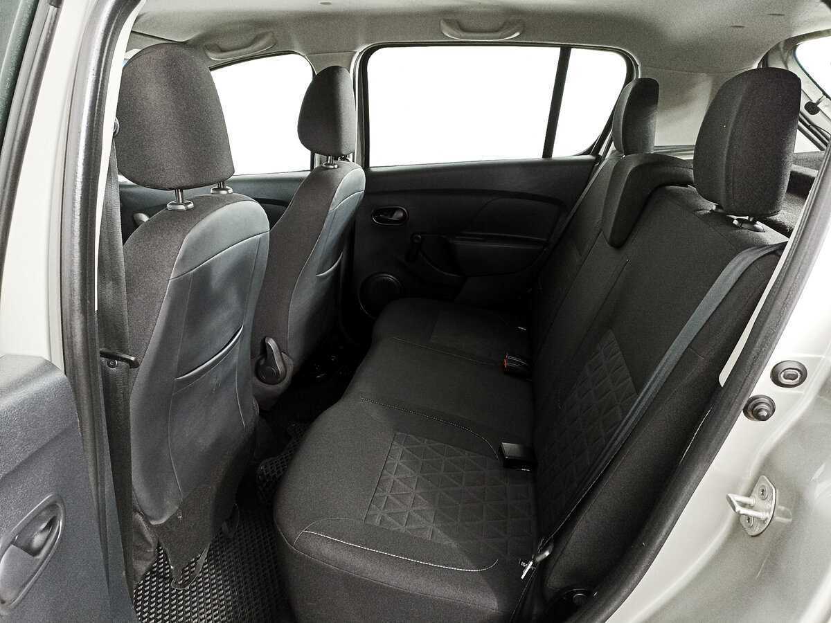 Renault Sandero с пробегом — 2017 год. Фото: #9