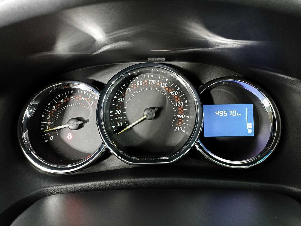 Renault Sandero с пробегом — 2017 год. Фото: #10