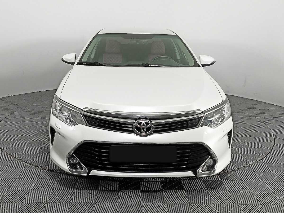 Toyota Camry с пробегом — 2017 год. Фото: #1
