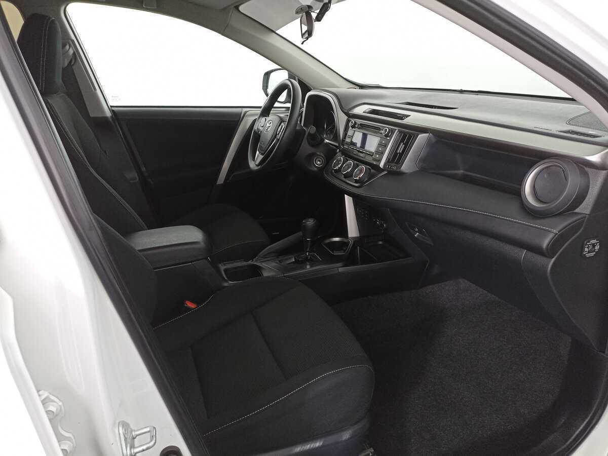 Toyota RAV4 с пробегом — 2017 год. Фото: #5