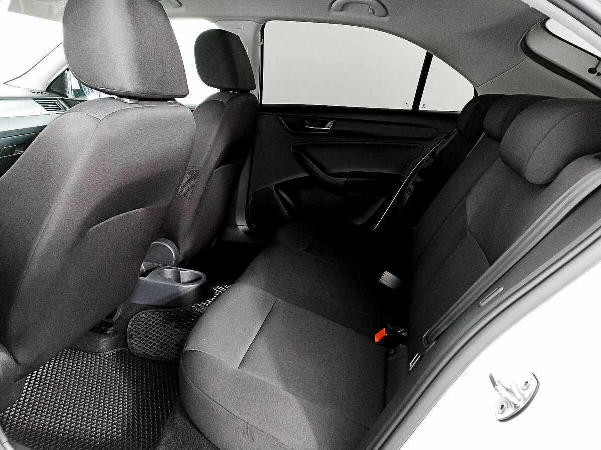 Skoda Rapid с пробегом — 2019 год. Фото: #11