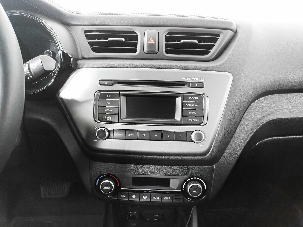 Kia Rio с пробегом — 2016 год. Фото: #12