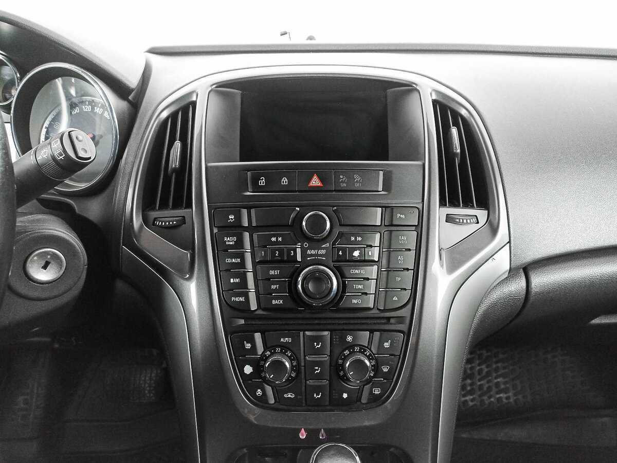 Opel Astra с пробегом — 2012 год. Фото: #10