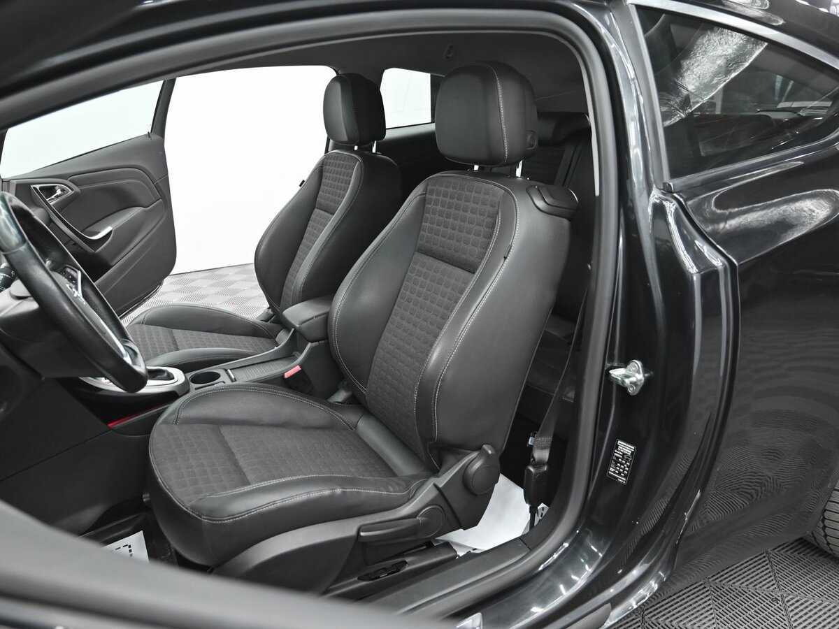 Opel Astra с пробегом — 2012 год. Фото: #5