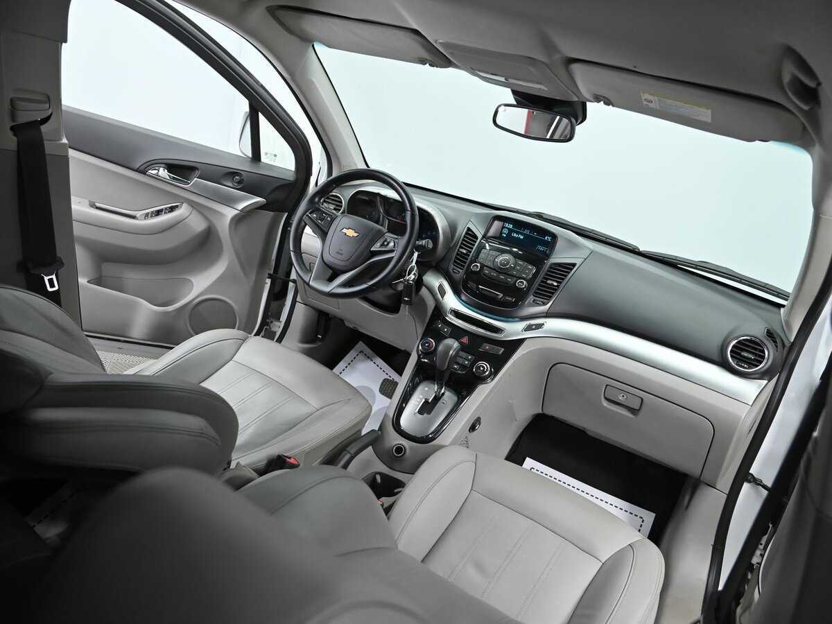 Chevrolet Orlando с пробегом — 2012 год. Фото: #12