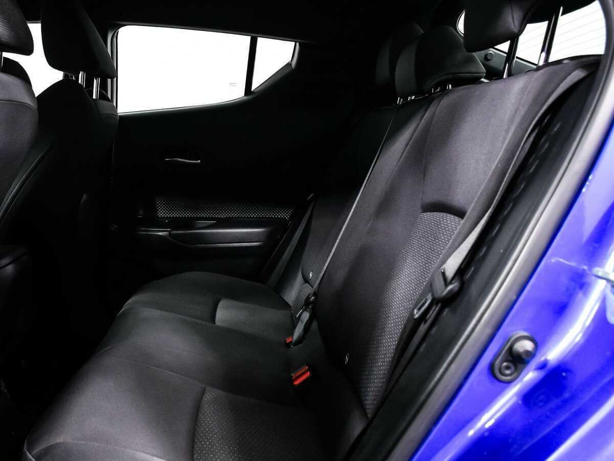 Toyota C-HR с пробегом — 2018 год. Фото: #11