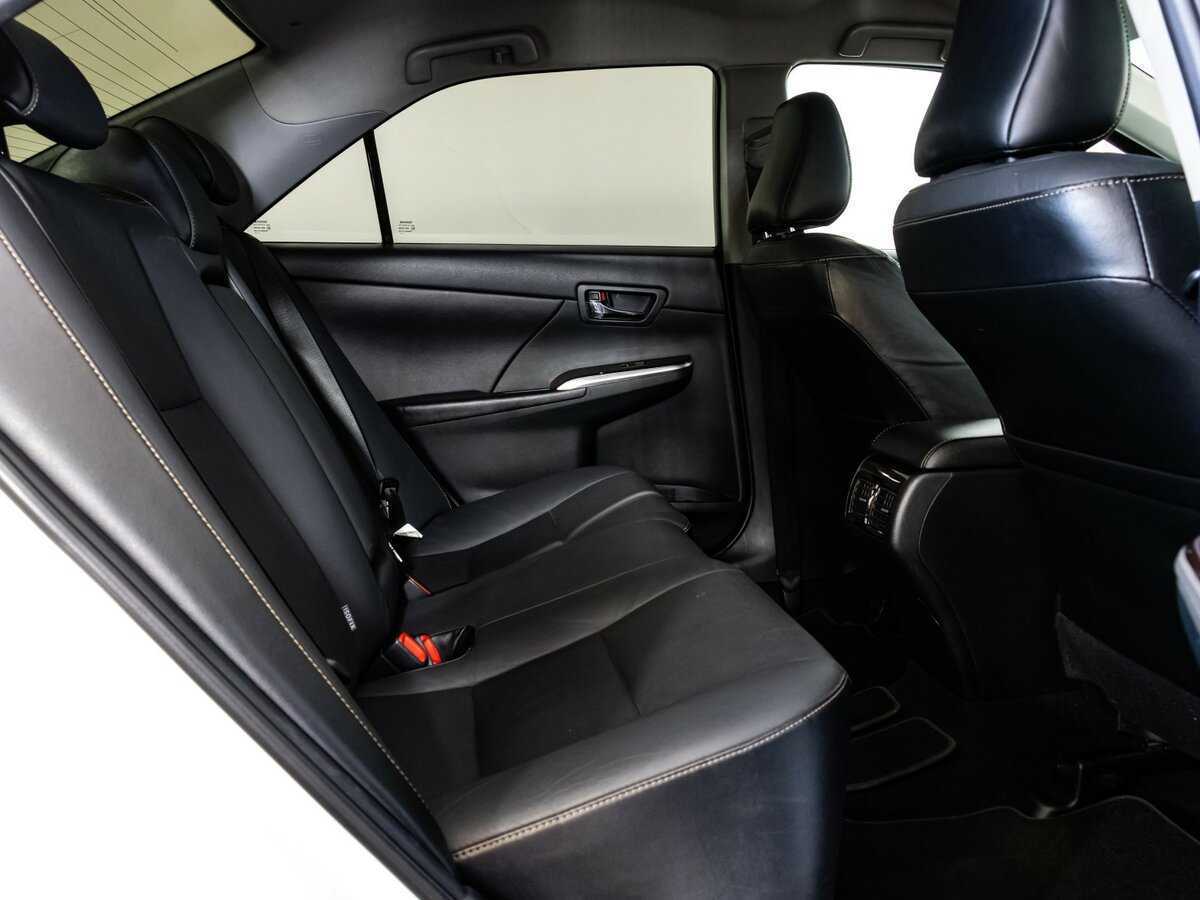 Toyota Camry с пробегом — 2015 год. Фото: #15