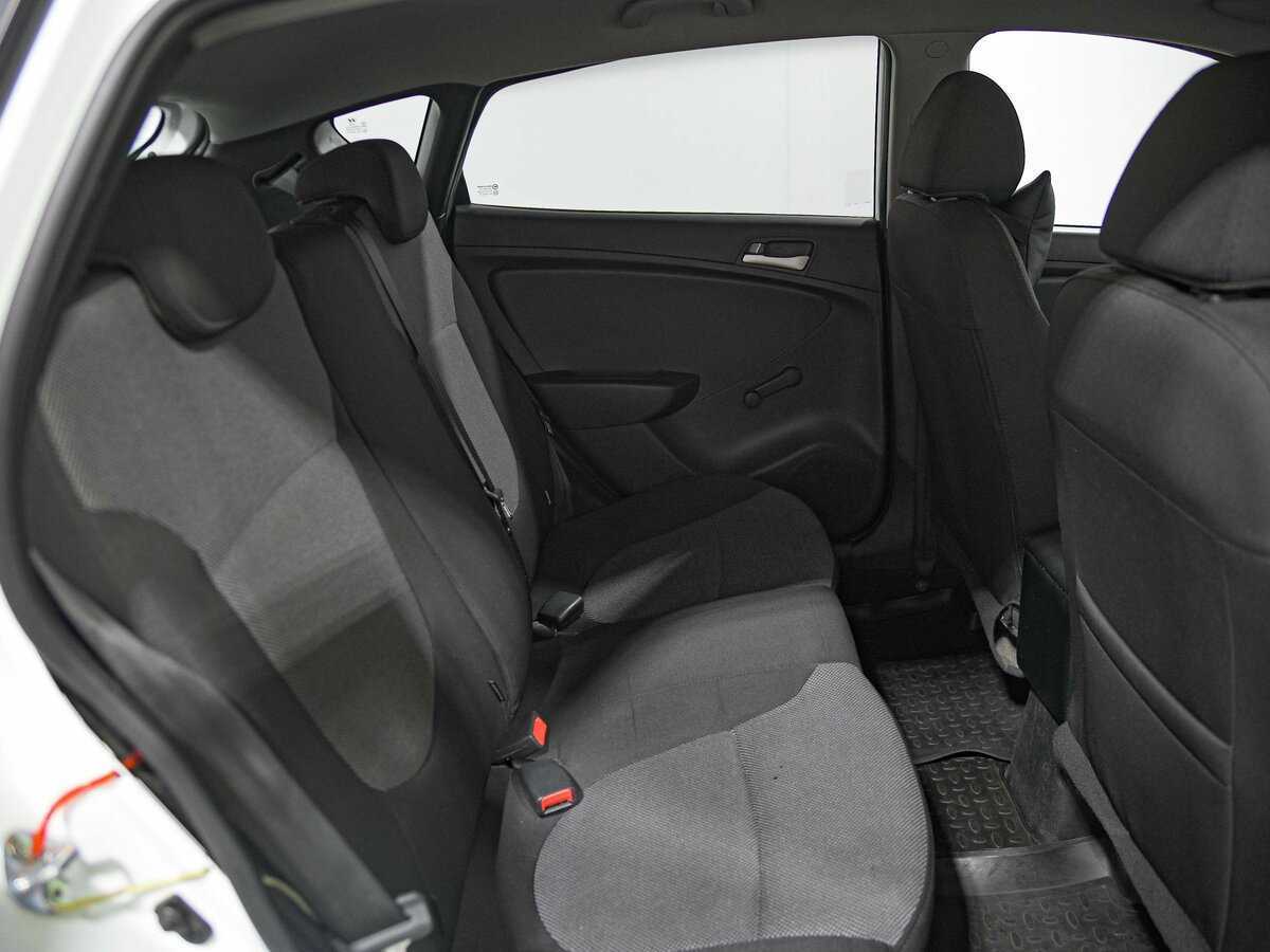 Hyundai Solaris с пробегом — 2013 год. Фото: #12