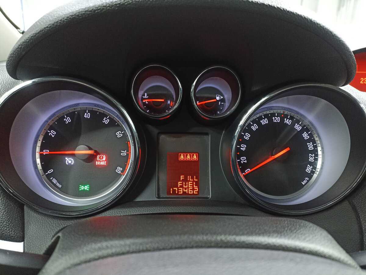 Opel Mokka с пробегом — 2012 год. Фото: #12