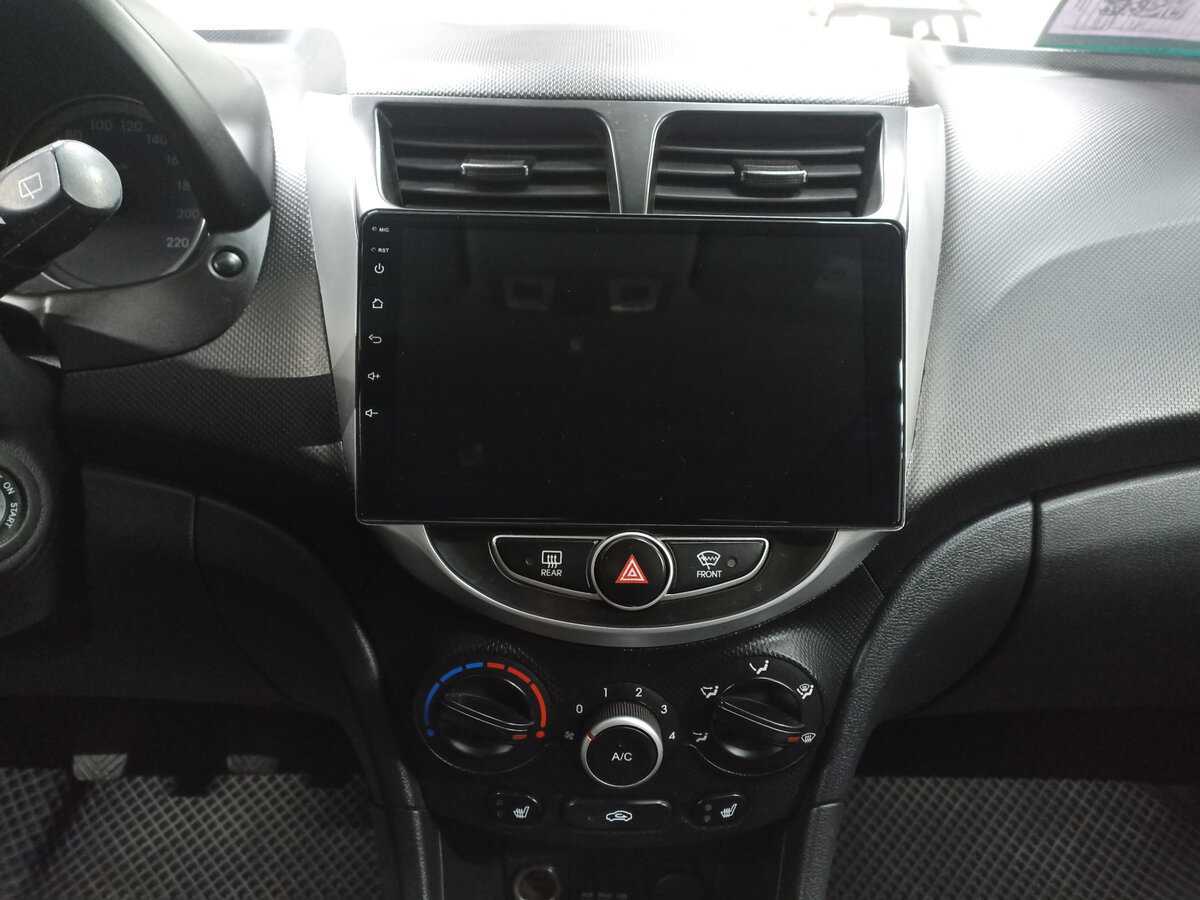 Hyundai Solaris с пробегом — 2014 год. Фото: #11