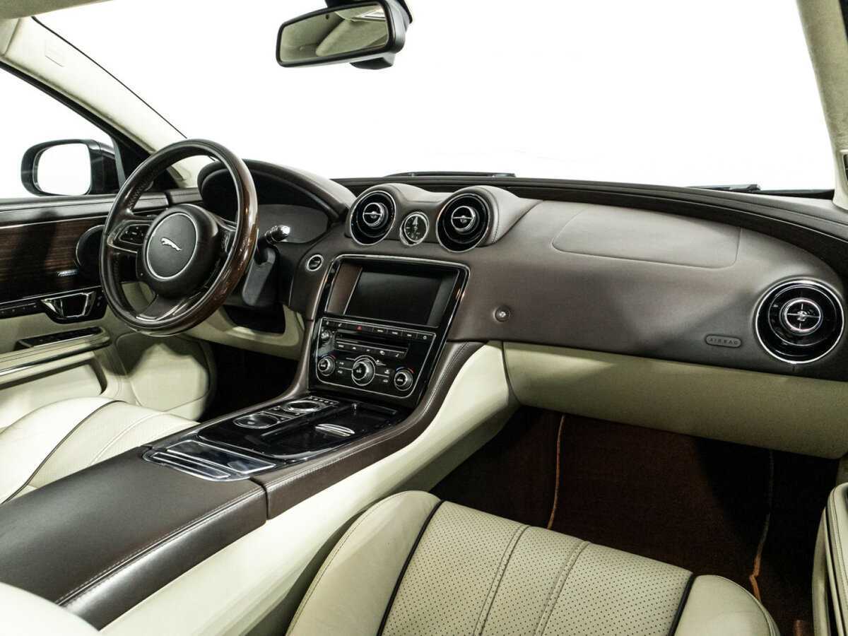 Jaguar XJ с пробегом — 2015 год. Фото: #8