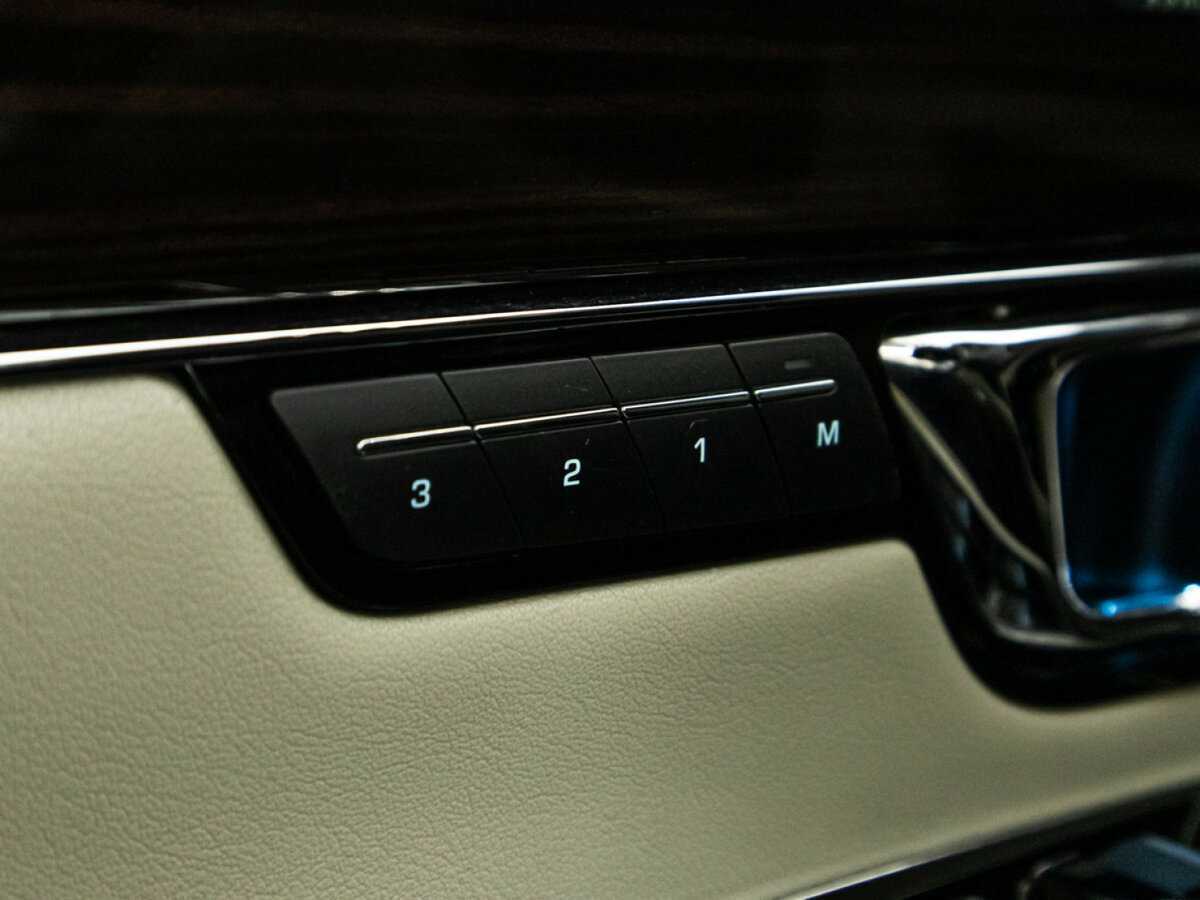 Jaguar XJ с пробегом — 2015 год. Фото: #17