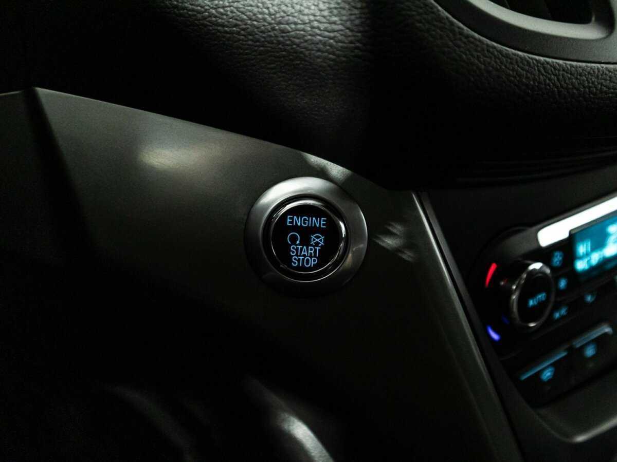 Ford Kuga с пробегом — 2015 год. Фото: #17