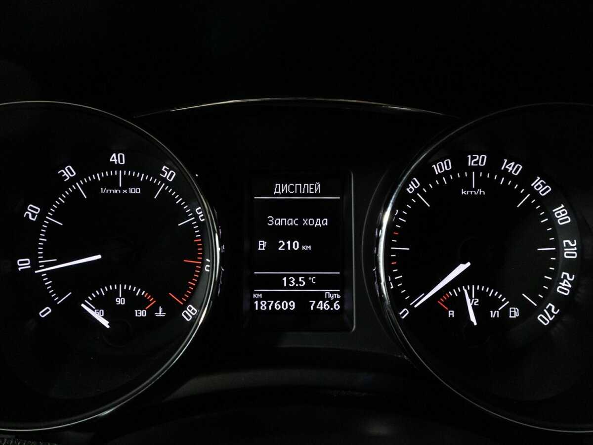 Skoda Superb с пробегом — 2014 год. Фото: #11