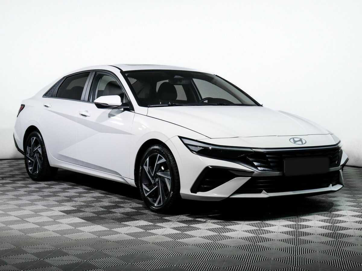 Hyundai Elantra с пробегом — 2023 год. Фото: #2