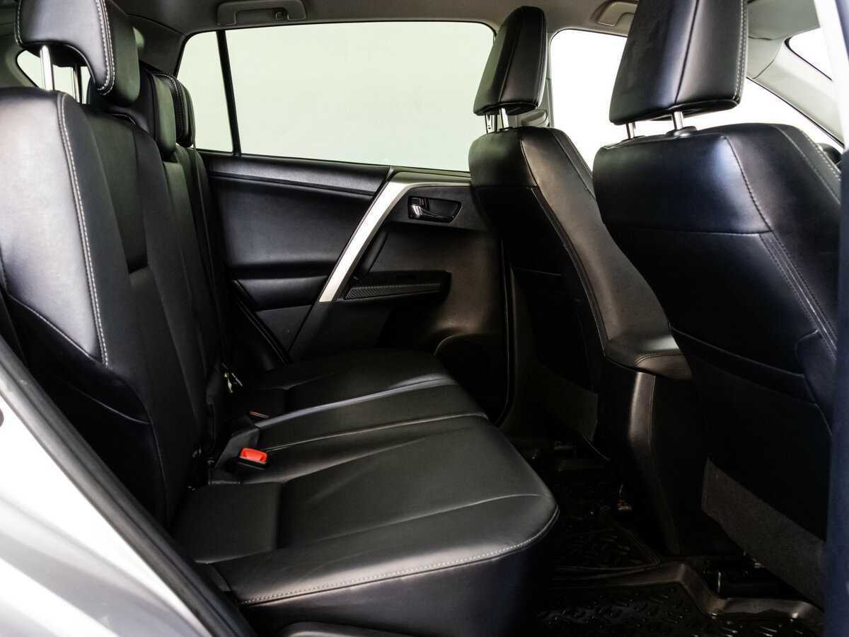 Toyota RAV4 с пробегом — 2014 год. Фото: #11