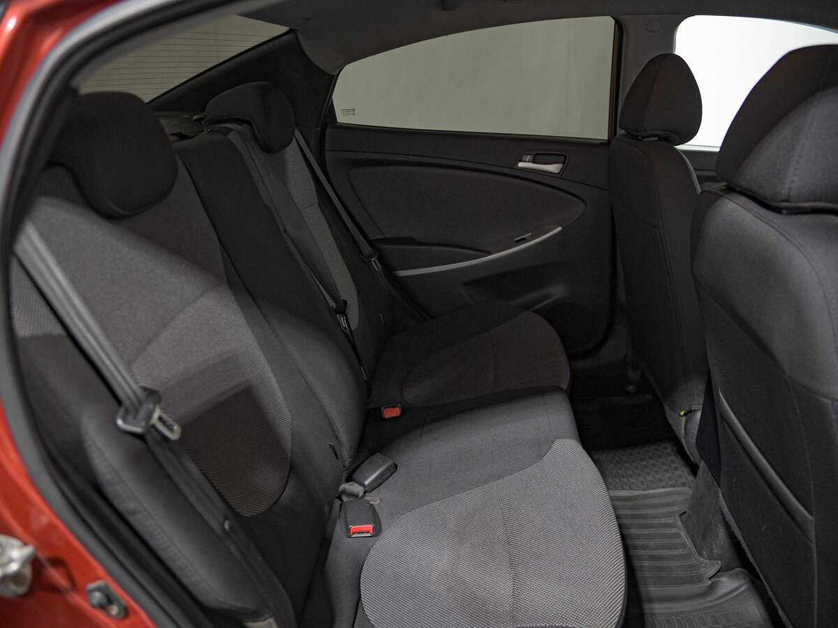 Hyundai Solaris с пробегом — 2012 год. Фото: #10