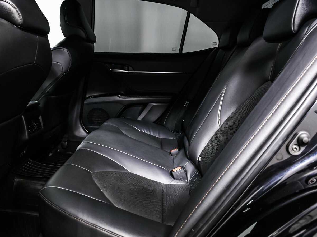 Toyota Camry с пробегом — 2018 год. Фото: #11