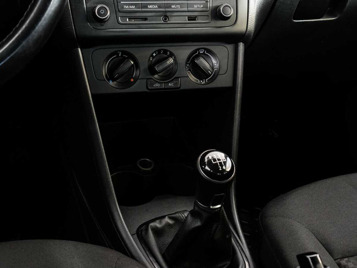 Volkswagen Polo с пробегом — 2016 год. Фото: #10