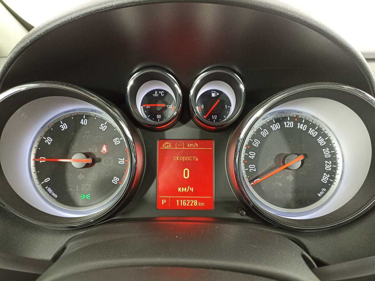 Opel Astra с пробегом — 2013 год. Фото: #11