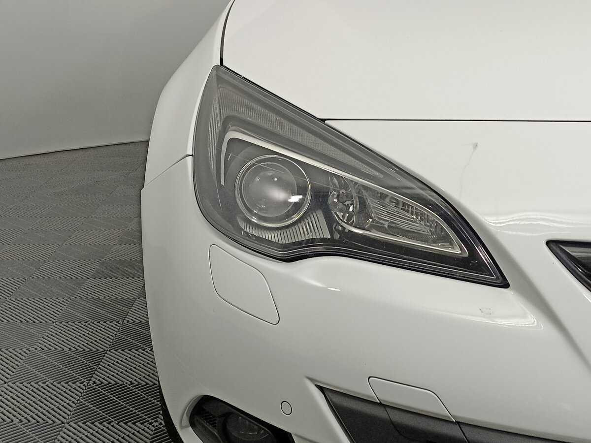 Opel Astra с пробегом — 2013 год. Фото: #15