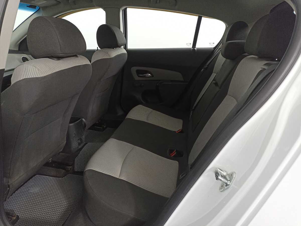 Chevrolet Cruze с пробегом — 2012 год. Фото: #10