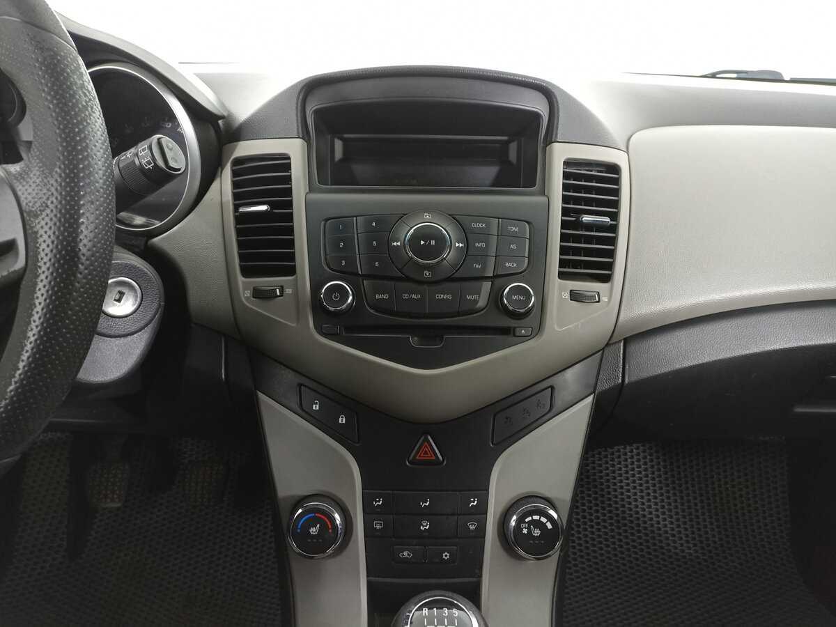 Chevrolet Cruze с пробегом — 2012 год. Фото: #13