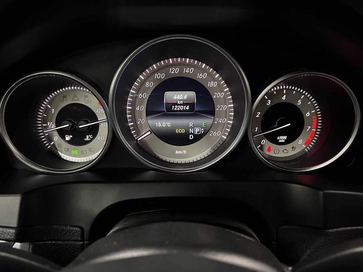 Mercedes-Benz E-Класс с пробегом — 2015 год. Фото: #12