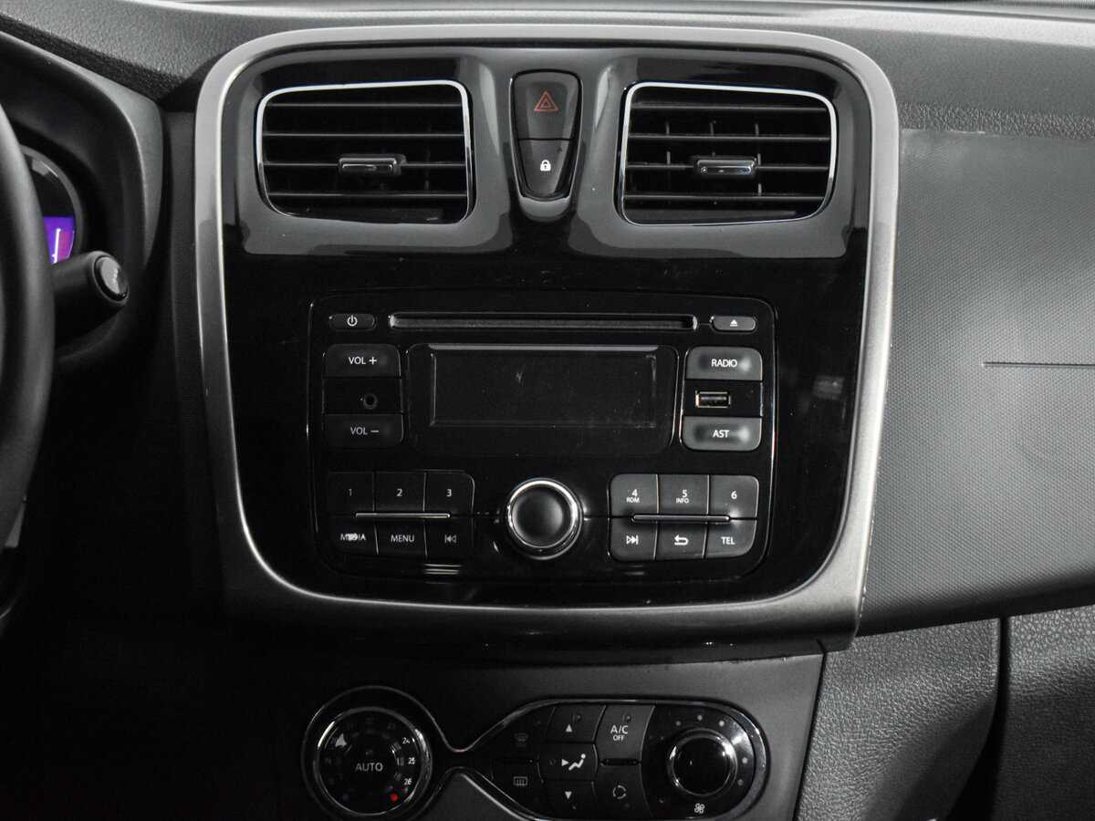 Renault Sandero с пробегом — 2017 год. Фото: #13