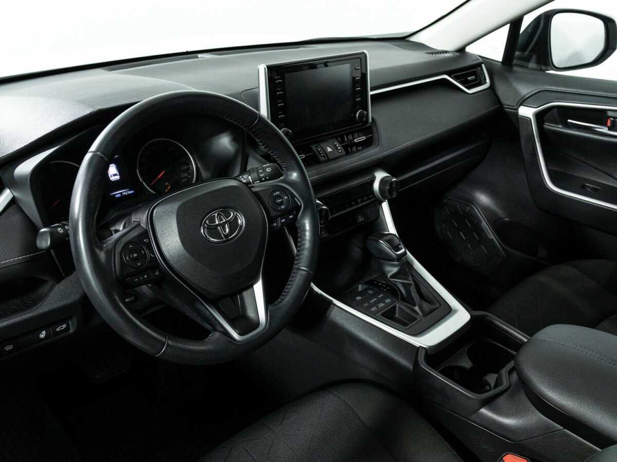 Toyota RAV4 с пробегом — 2019 год. Фото: #10