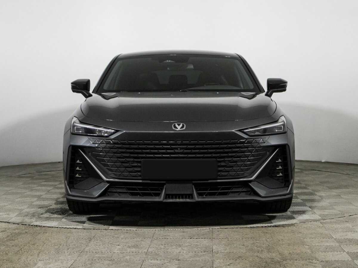 Changan UNI-V с пробегом — 2023 год. Фото: #1