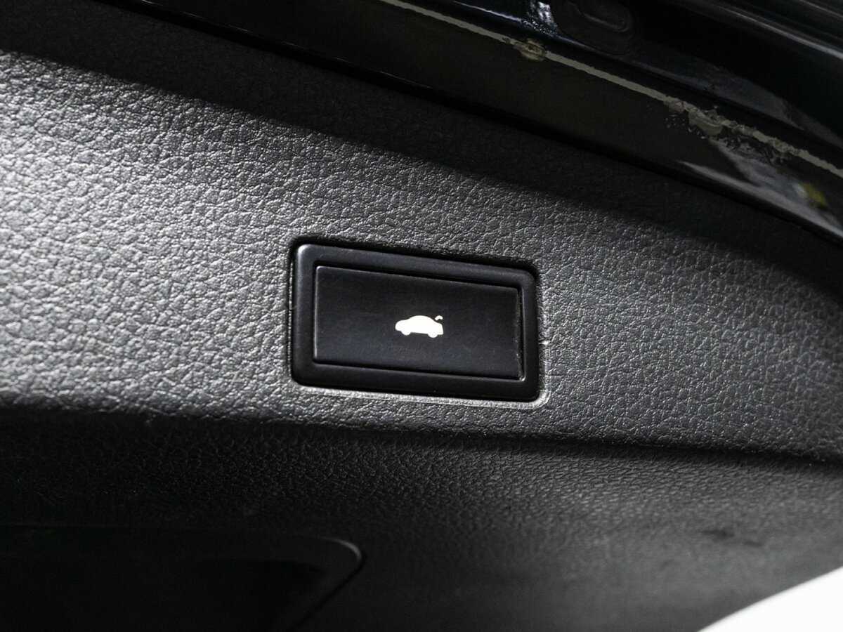 Volkswagen Touareg с пробегом — 2012 год. Фото: #19