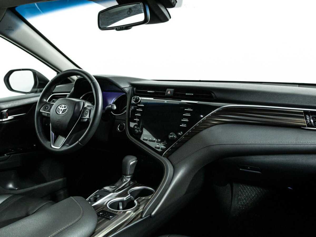 Toyota Camry с пробегом — 2018 год. Фото: #8