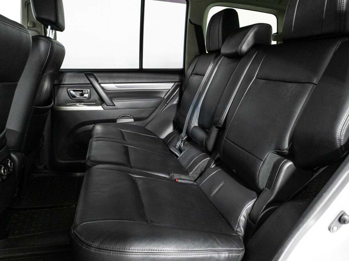 Mitsubishi Pajero с пробегом — 2015 год. Фото: #7