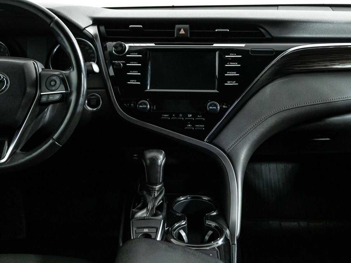 Toyota Camry с пробегом — 2019 год. Фото: #13