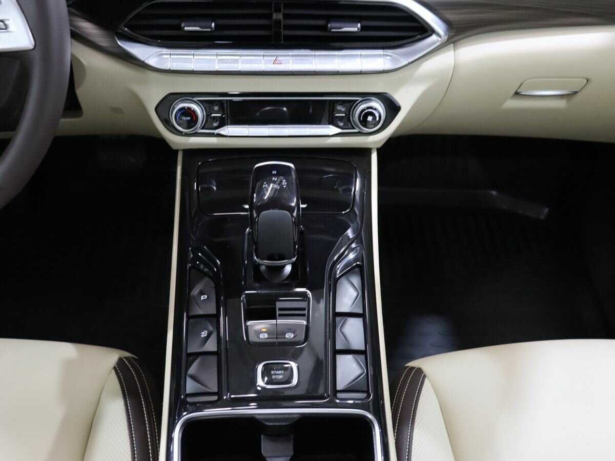 FAW Bestune T77 с пробегом — 2023 год. Фото: #18