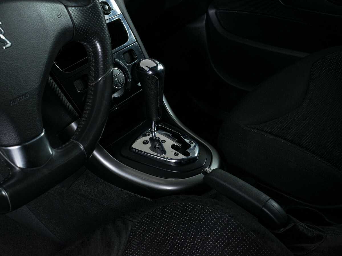 Peugeot 308 с пробегом — 2012 год. Фото: #12