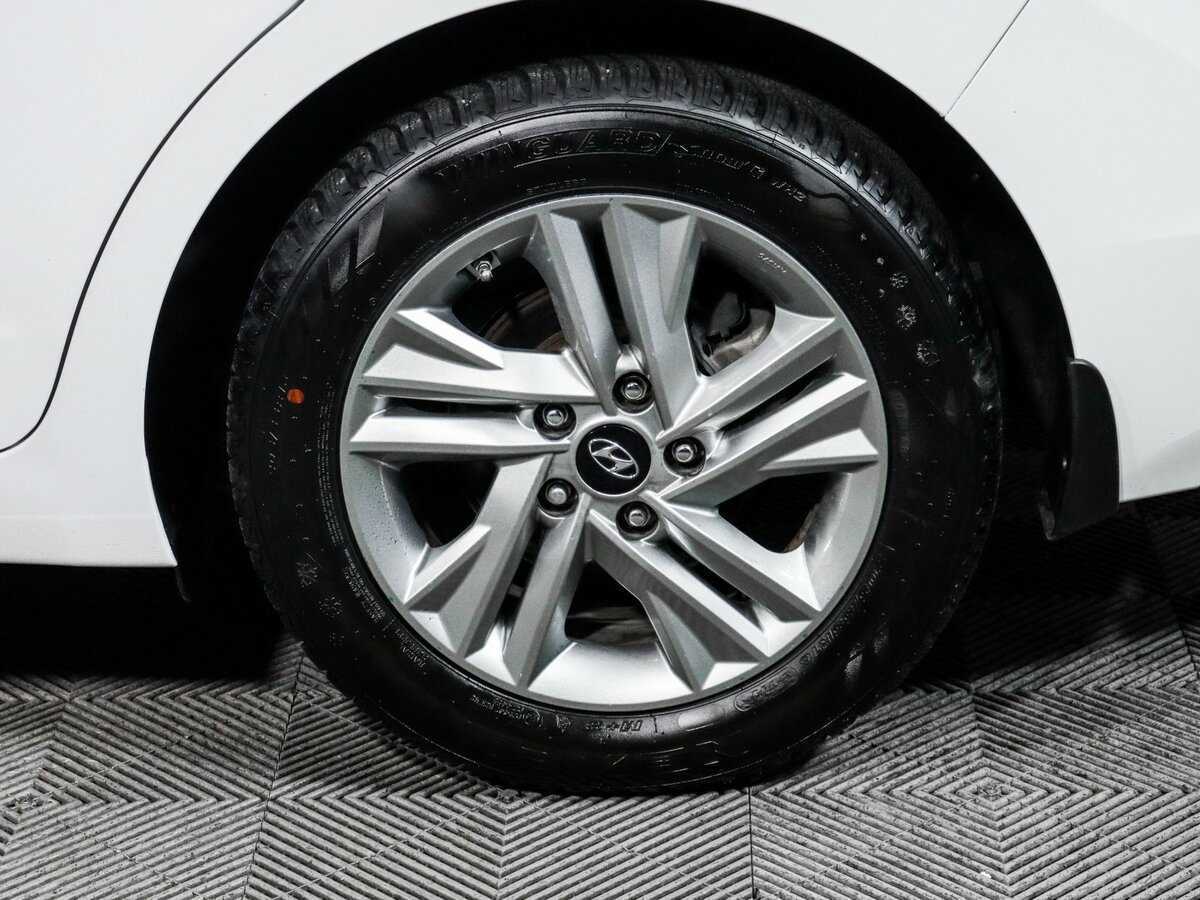 Hyundai Elantra с пробегом — 2020 год. Фото: #14