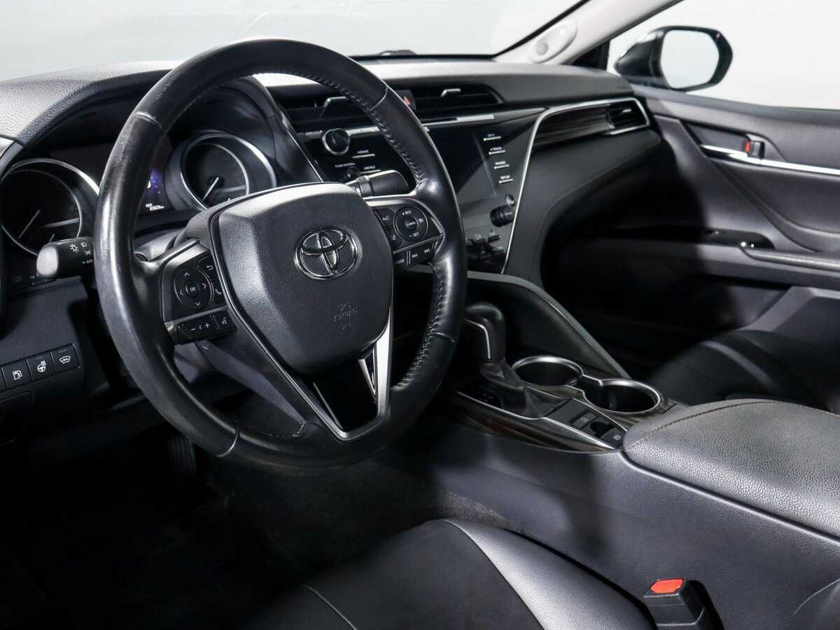 Toyota Camry с пробегом — 2018 год. Фото: #9