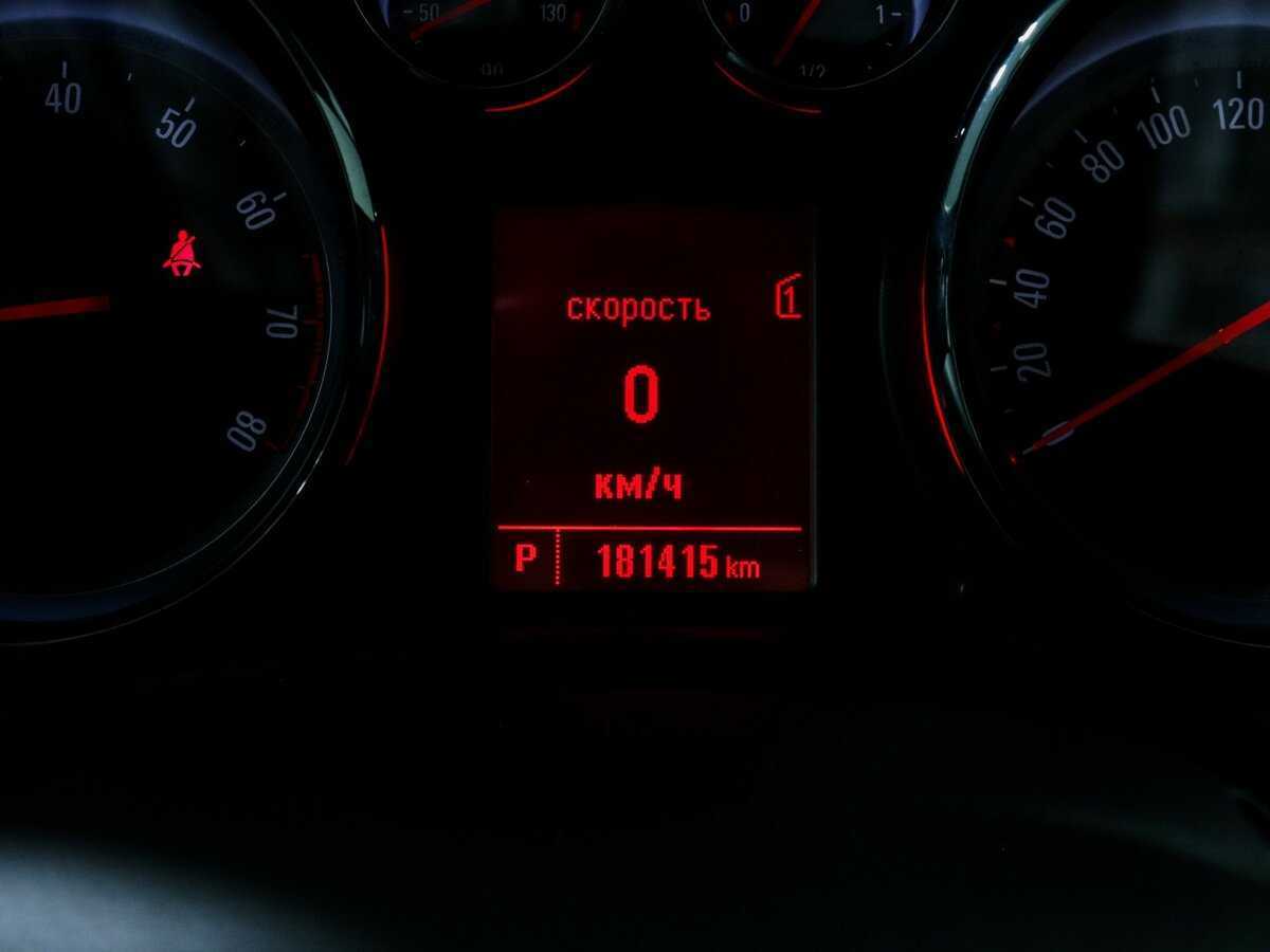 Opel Astra с пробегом — 2013 год. Фото: #6