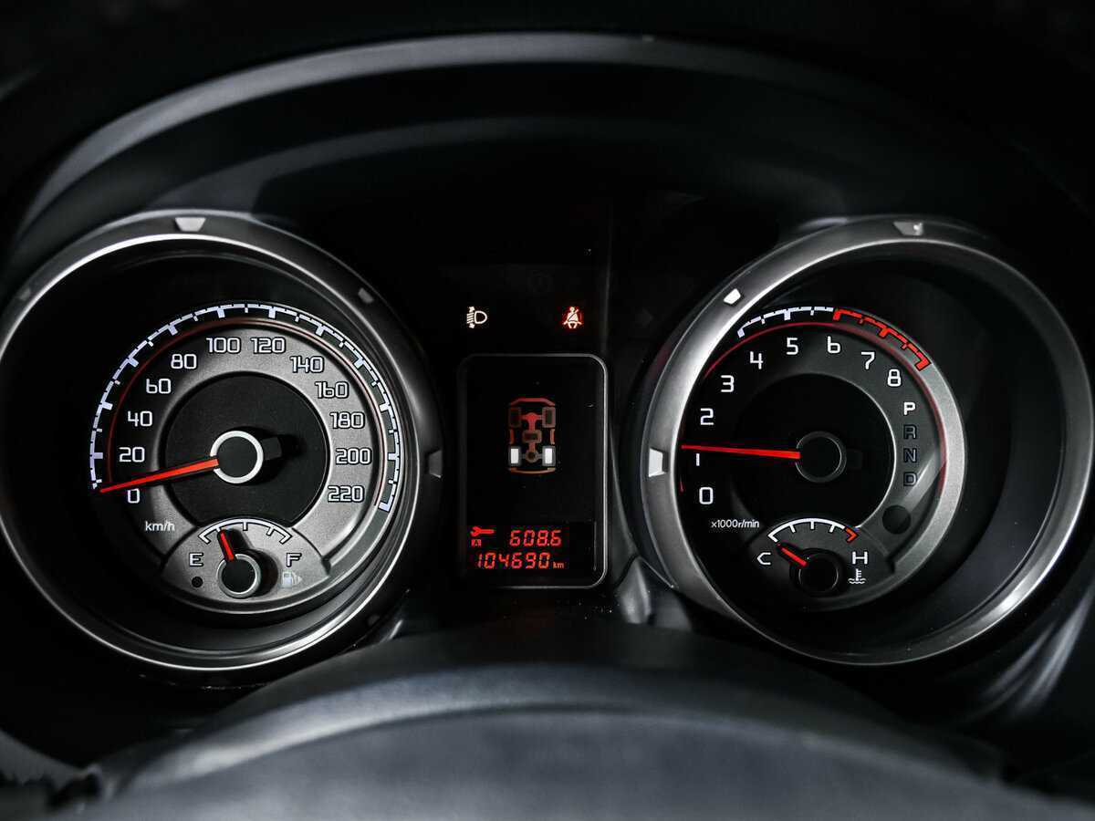 Mitsubishi Pajero с пробегом — 2015 год. Фото: #9